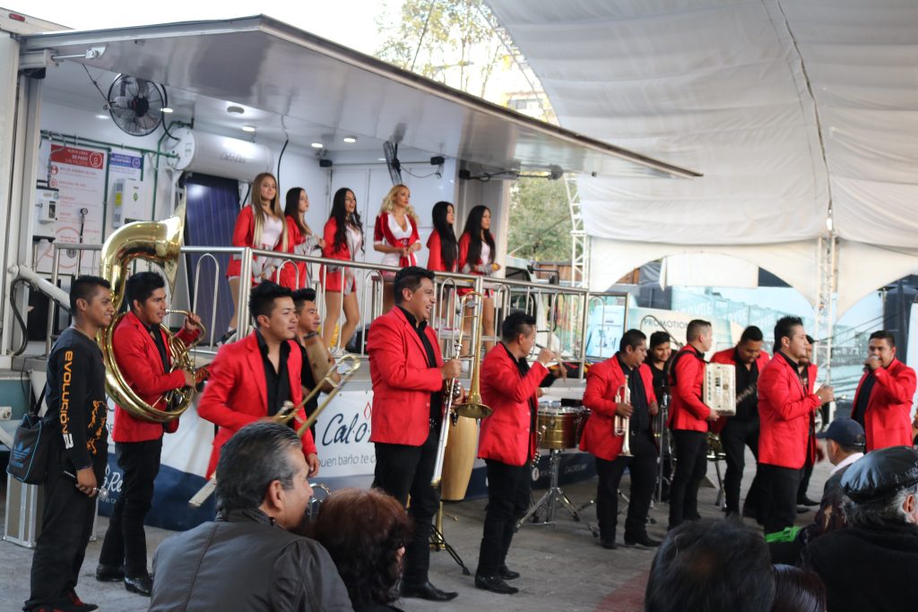 Trabajo Experiencias BTL Calorex box tour banda